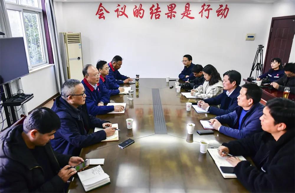 记者来采访.jpg 记者来采访.jpg